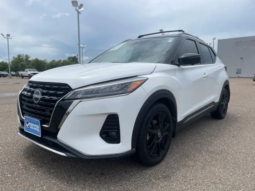 2024 Nissan Kicks SR photo 1