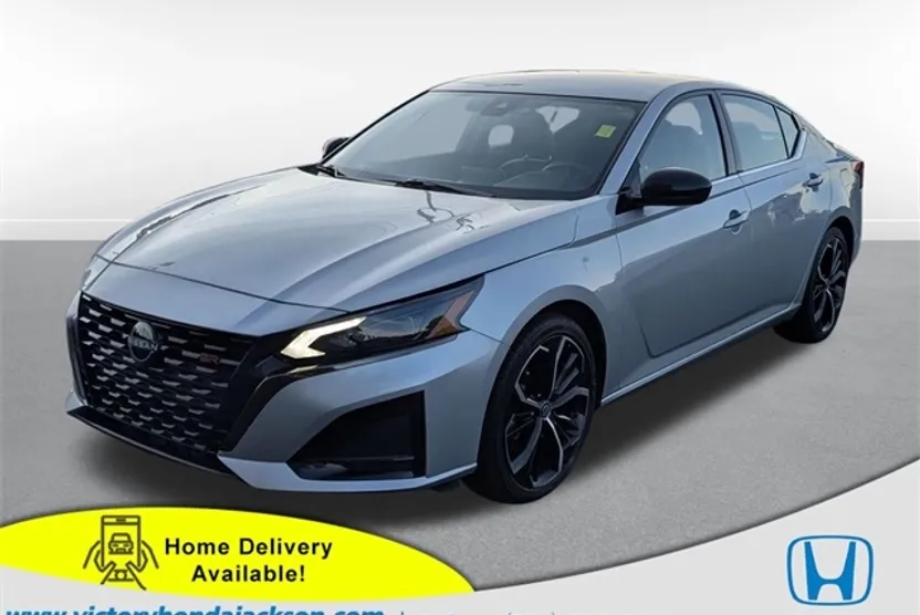 2024 Nissan Altima 2.5 SR photo 1