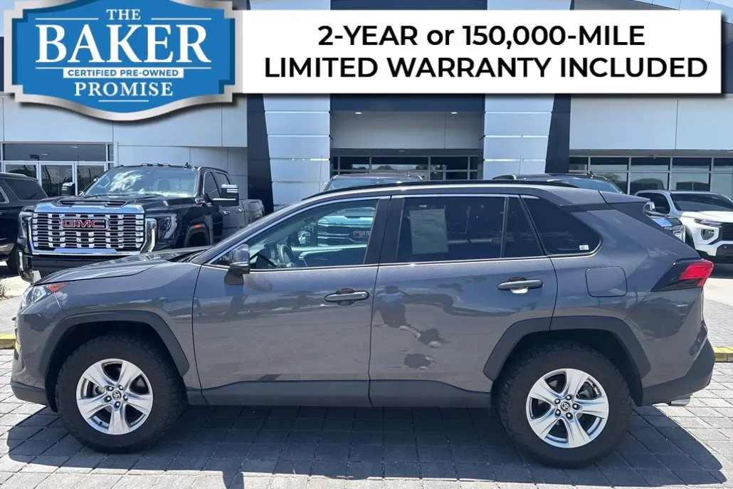 2021 Toyota RAV4 XLE photo 1