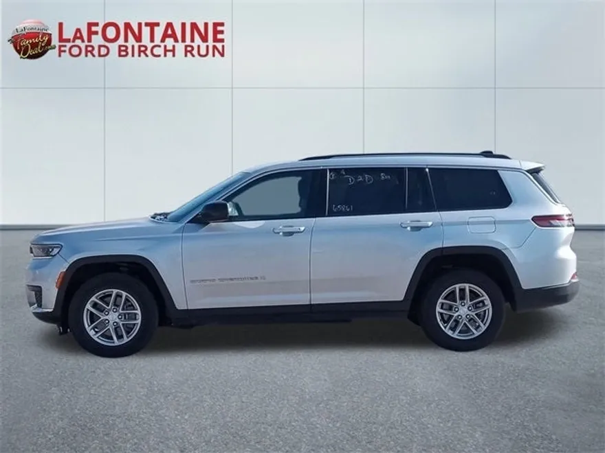 2023 Jeep Grand Cherokee Laredo photo 1