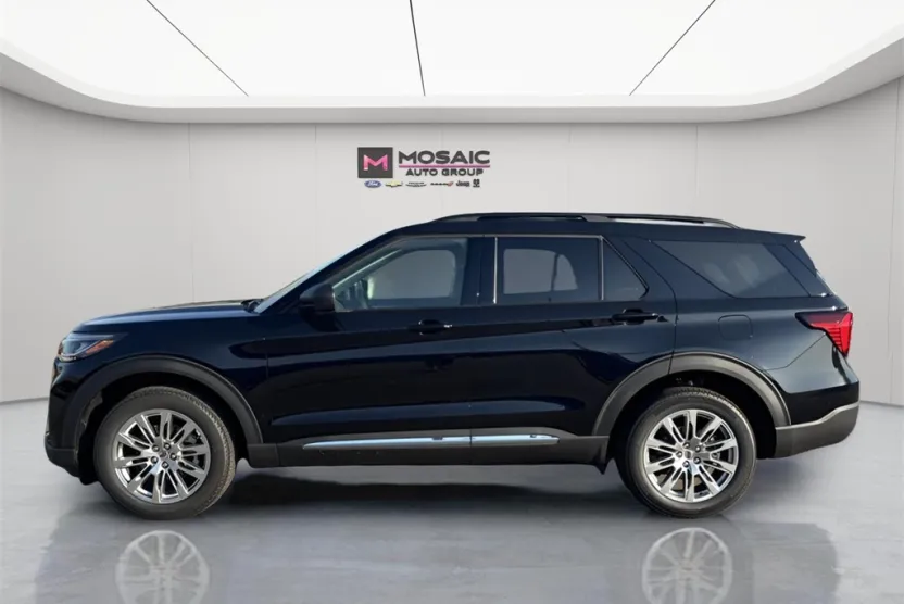2025 Ford Explorer photo 1
