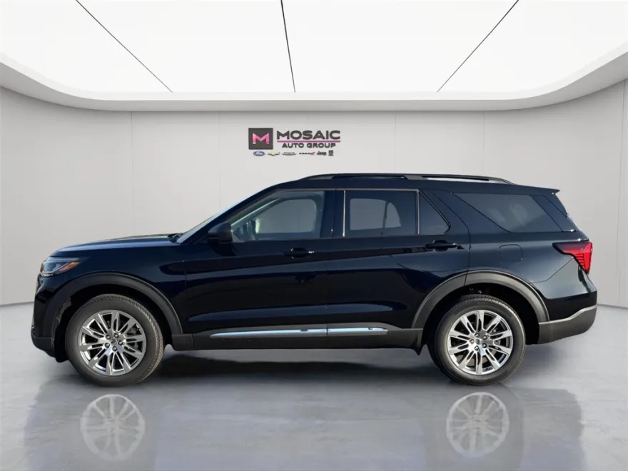 2025 Ford Explorer photo 1