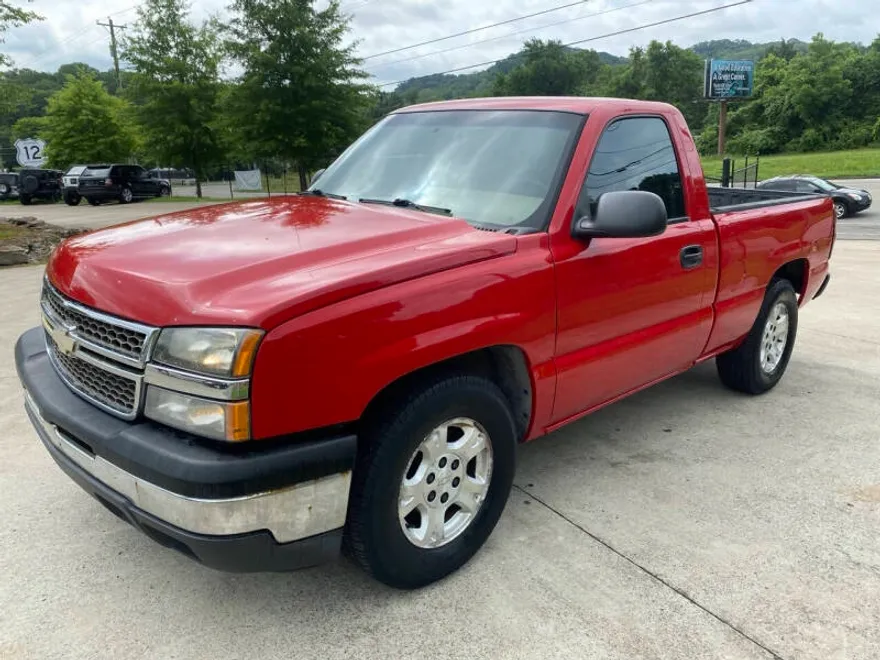 2007 Chevrolet Silverado LS photo 1