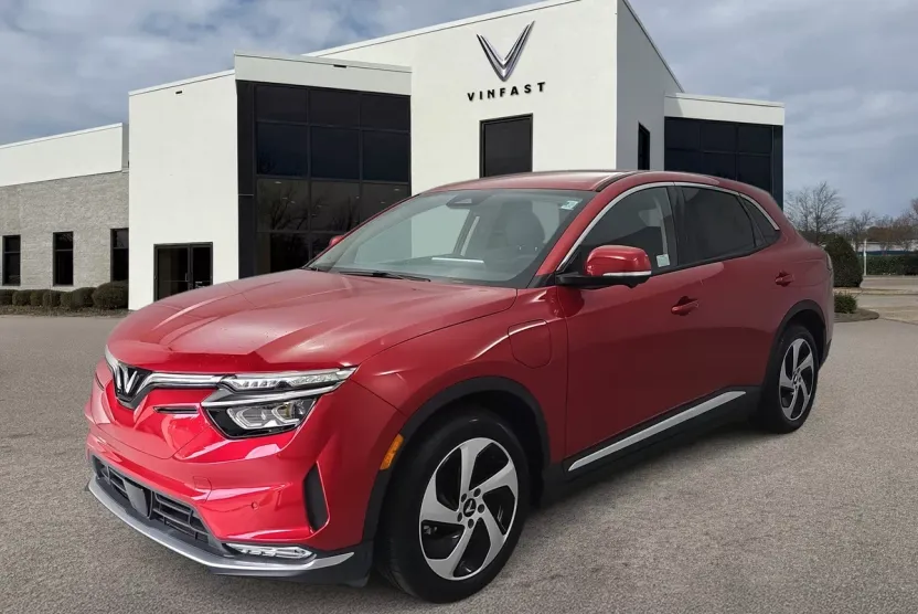 2025 Vinfast VF 8 8 photo 1