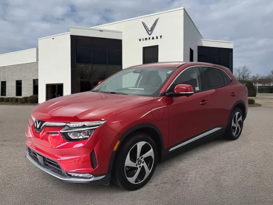 2025 Vinfast VF 8 8 photo 1