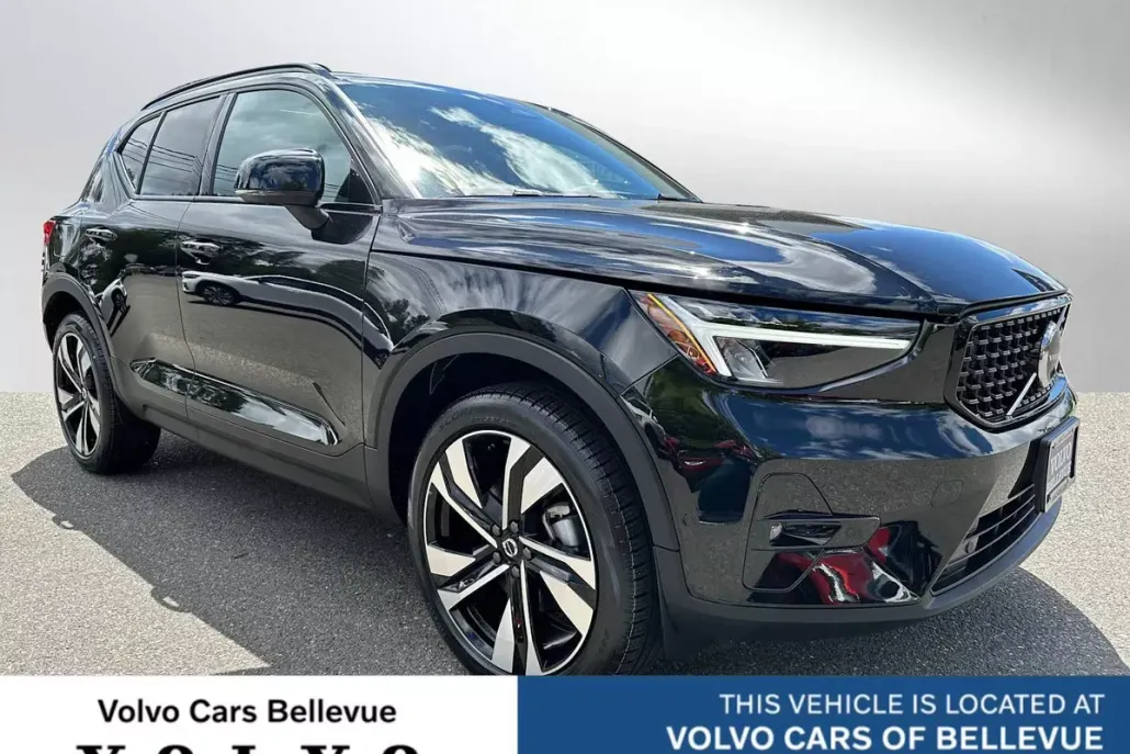 2024 Volvo XC40 Plus photo 1