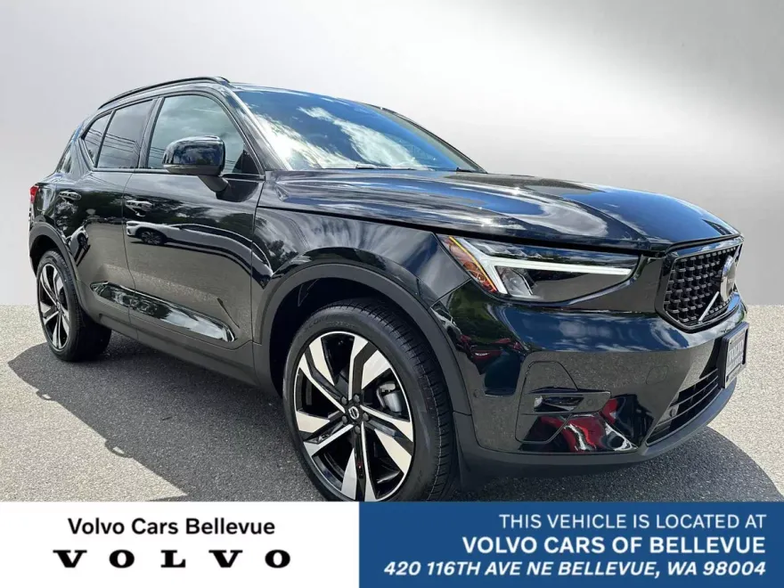 2024 Volvo XC40 Plus photo 1