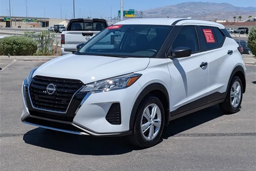 2025 Nissan Kicks Play S photo 1