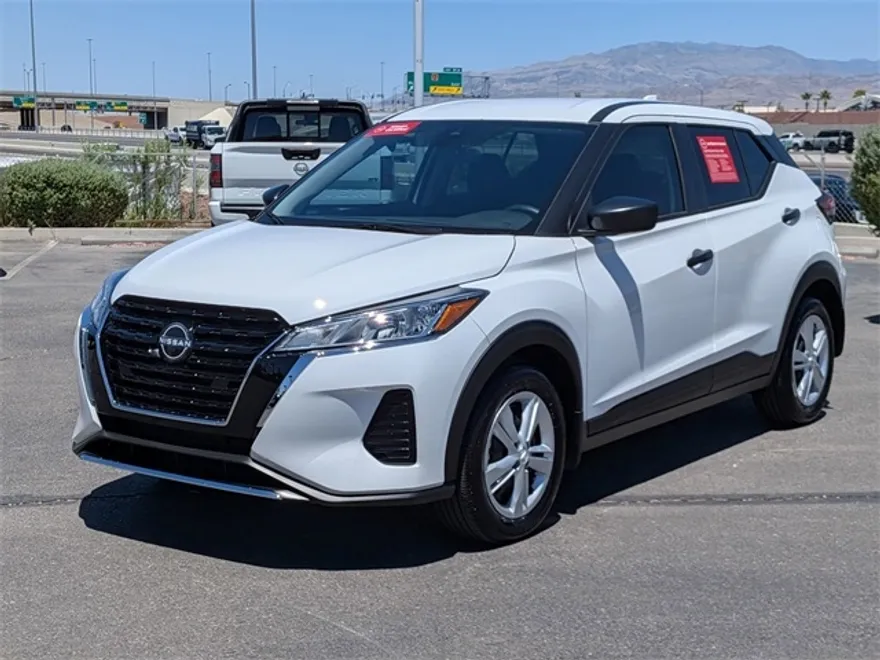 2025 Nissan Kicks Play S photo 1