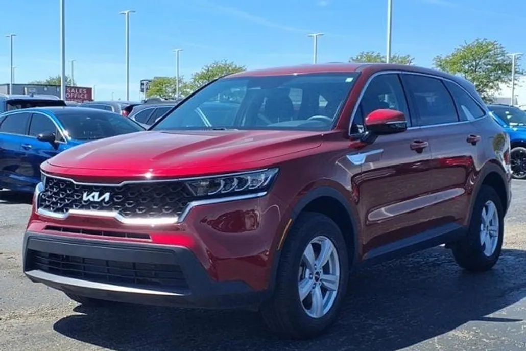 2023 Kia Sorento LX photo 1