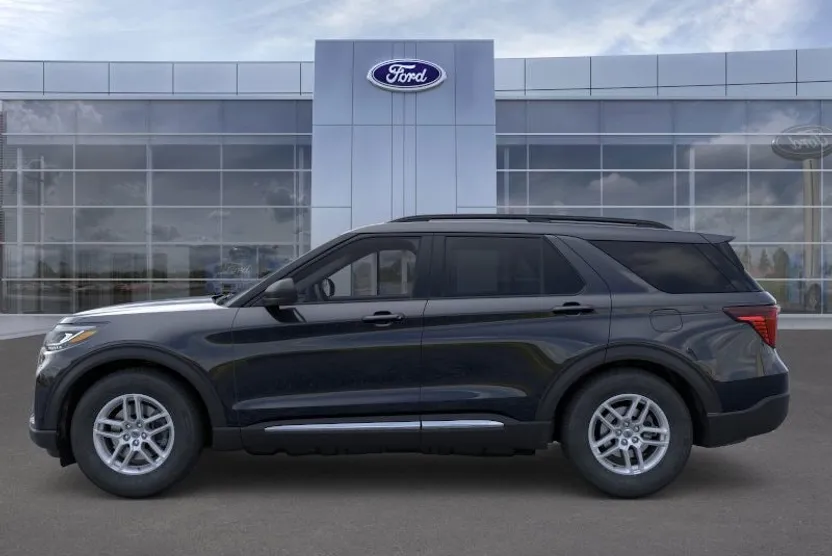 2025 Ford Explorer photo 1