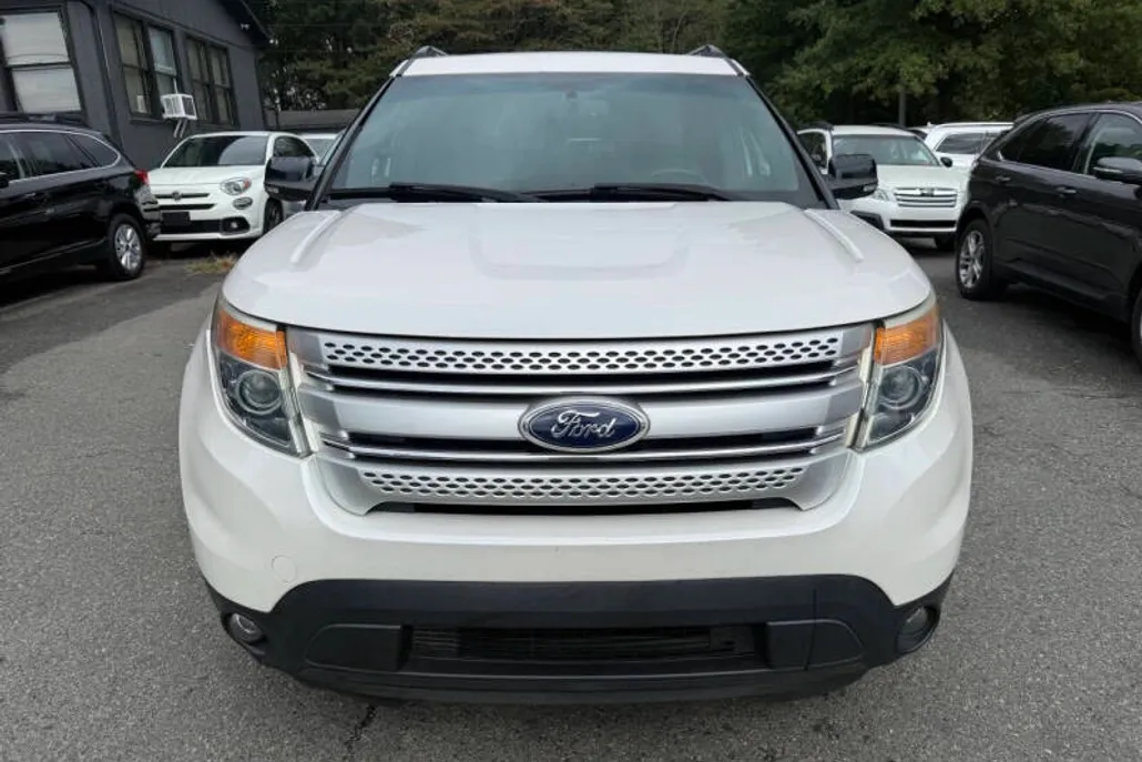 2015 Ford Explorer XLT photo 1