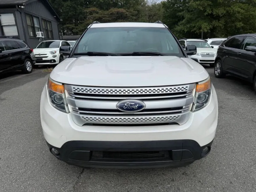 2015 Ford Explorer XLT photo 1