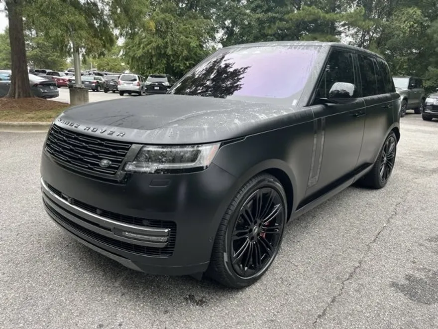2023 Land Rover Range Rover SE photo 1