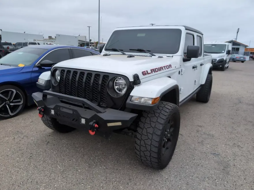 2022 Jeep Gladiator Willys Sport photo 1