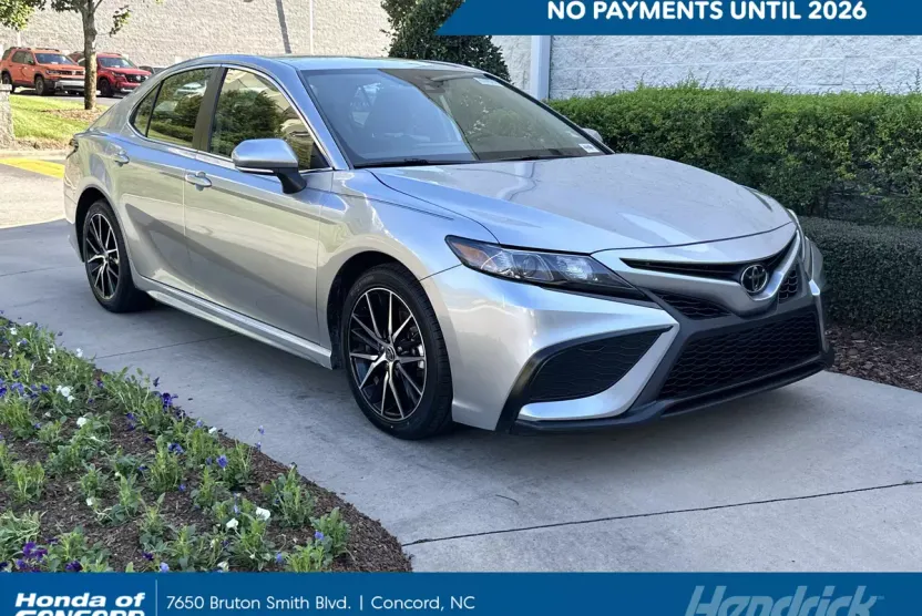 2024 Toyota Camry SE photo 1