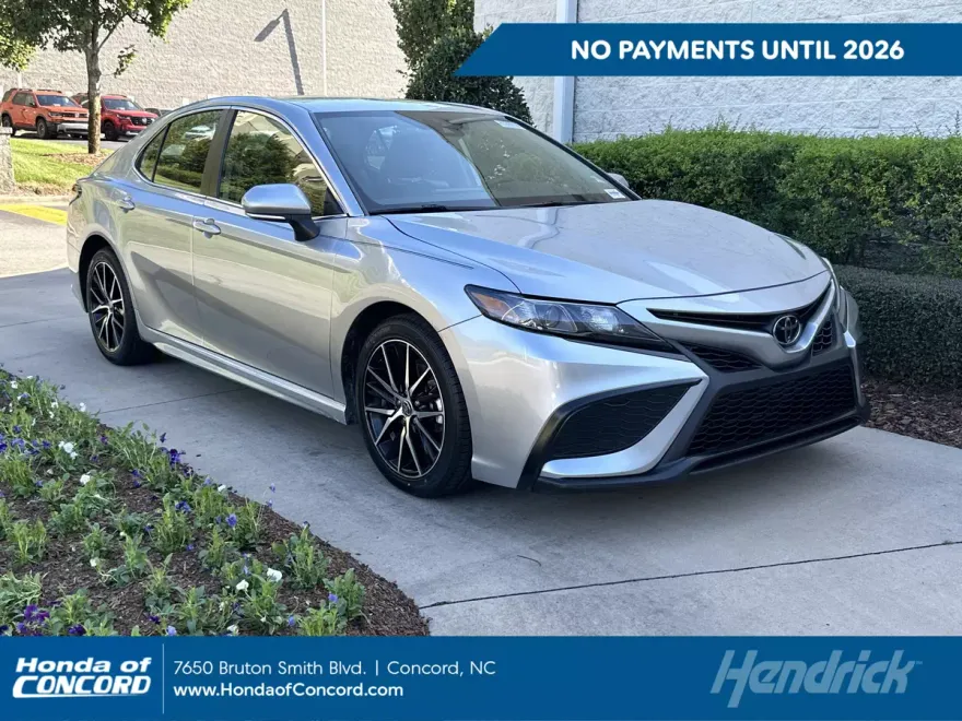 2024 Toyota Camry SE photo 1