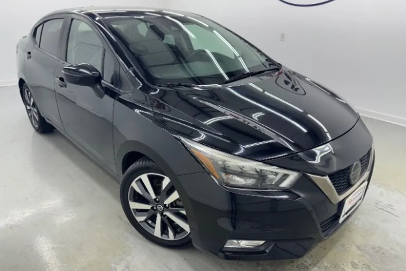 2020 Nissan Versa SR photo 1