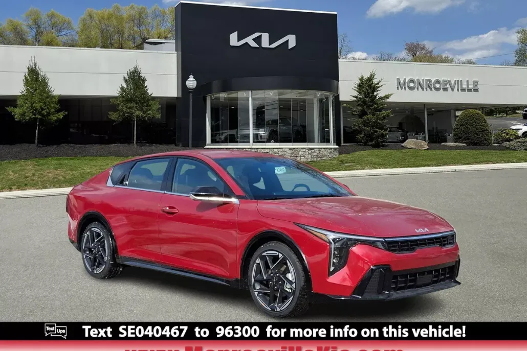 2025 Kia K4 GT-Line photo 1