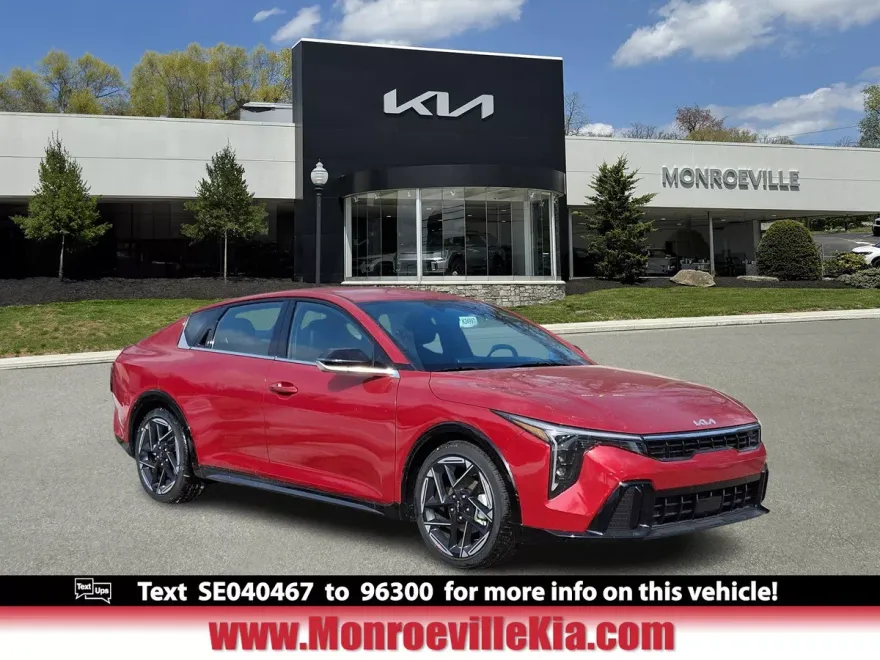 2025 Kia K4 GT-Line photo 1