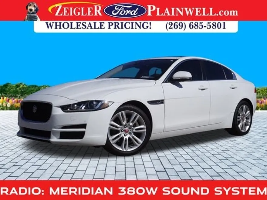 2019 Jaguar XE Premium photo 1