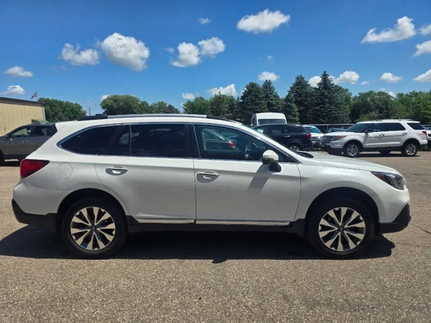 2018 Subaru Outback 3.6R Touring photo 1