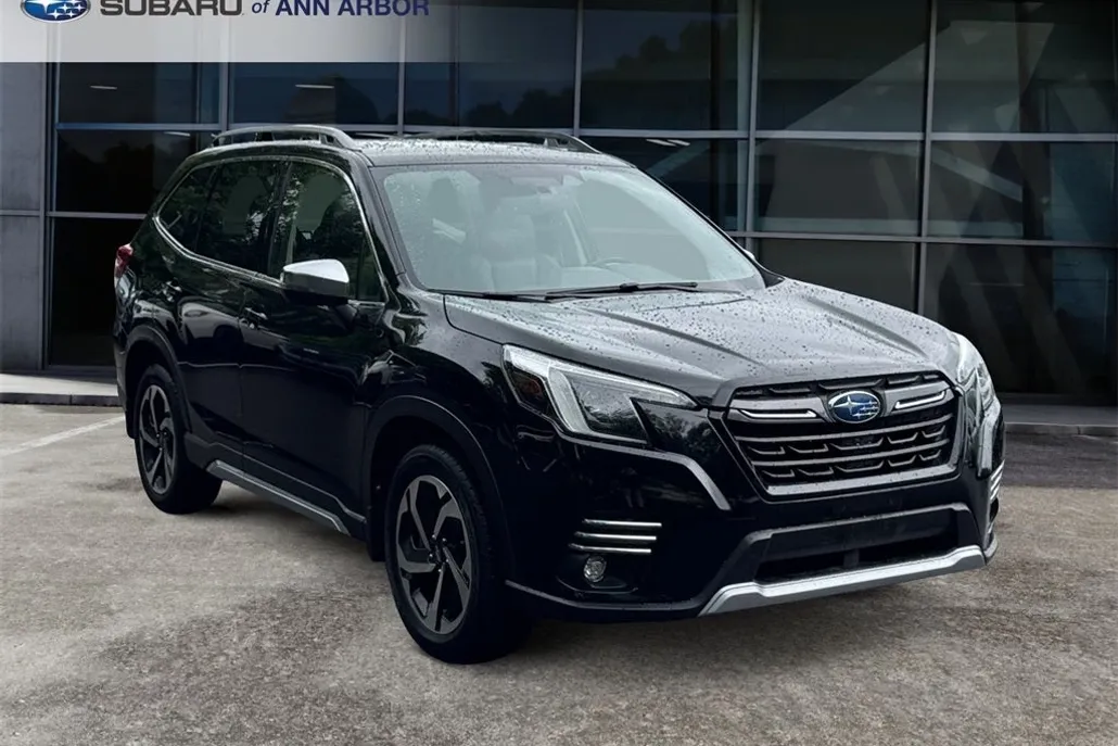 2023 Subaru Forester Touring photo 1