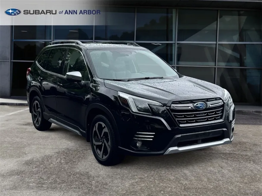 2023 Subaru Forester Touring photo 1