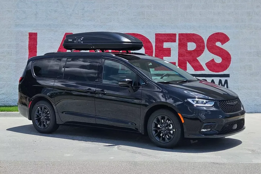 2025 Chrysler Pacifica photo 1