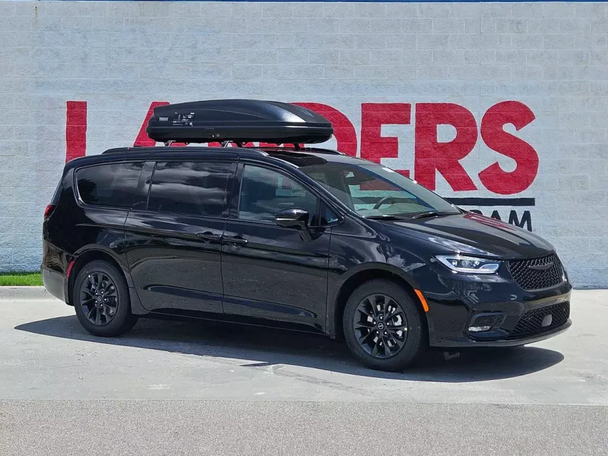 2025 Chrysler Pacifica photo 1