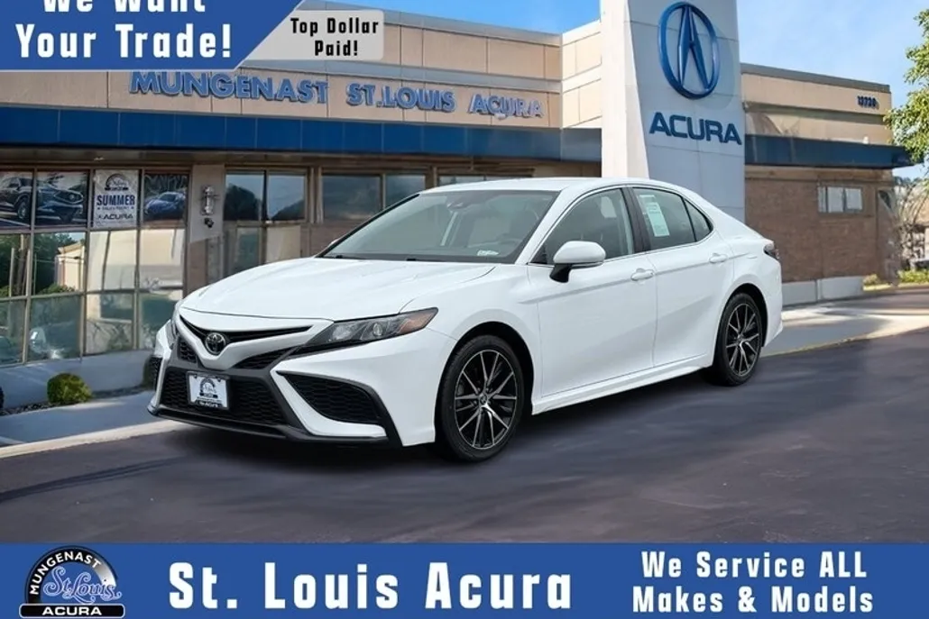 2023 Toyota Camry SE photo 1