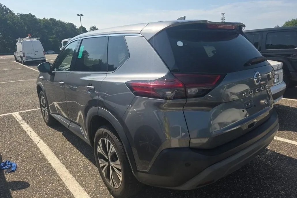 2021 Nissan Rogue SV photo 1