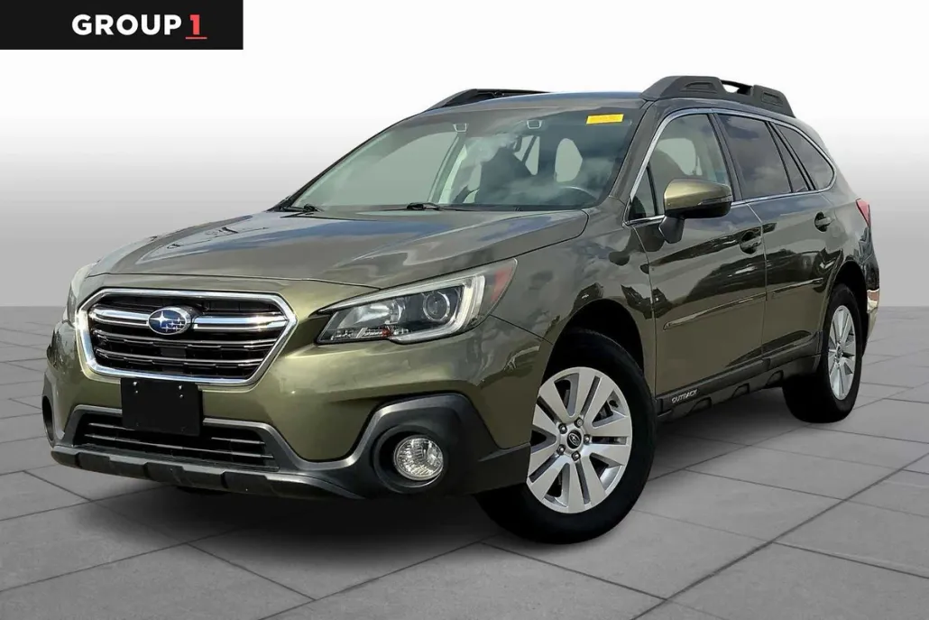 2019 Subaru Outback Premium photo 1