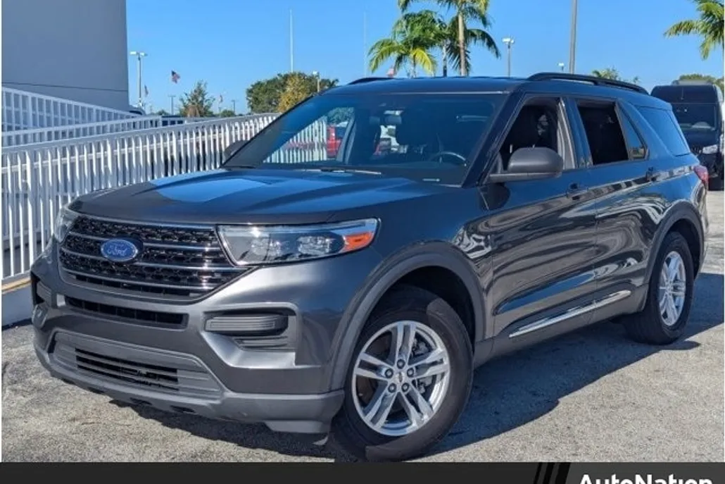 2020 Ford Explorer XLT photo 1