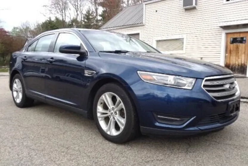 2017 Ford Taurus SEL photo 1