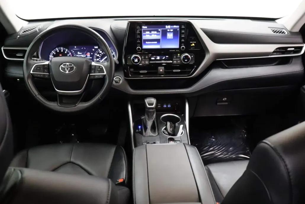 2022 Toyota Highlander XLE photo 1