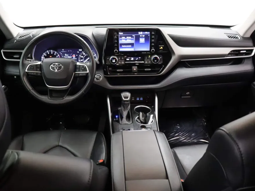 2022 Toyota Highlander XLE photo 1