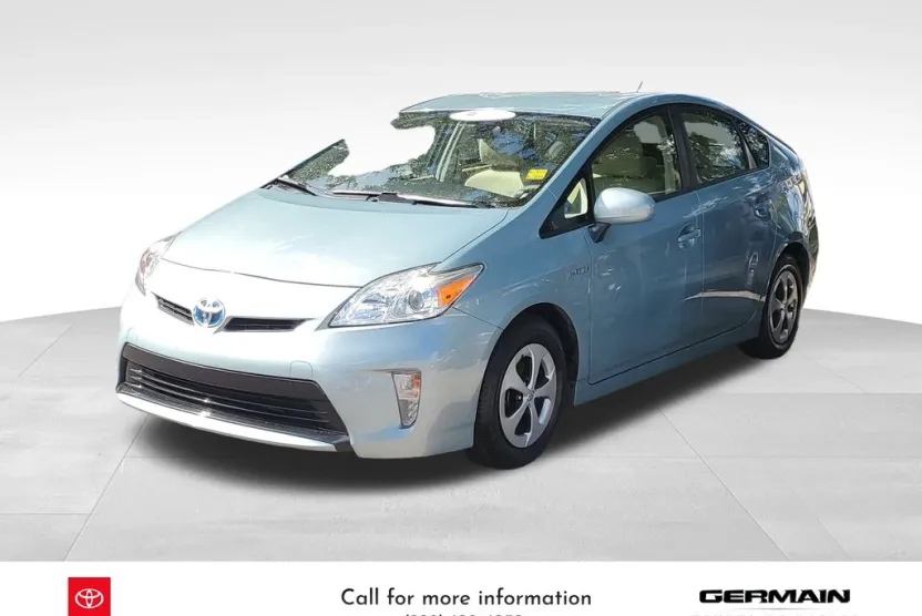 2015 Toyota Prius Three photo 1