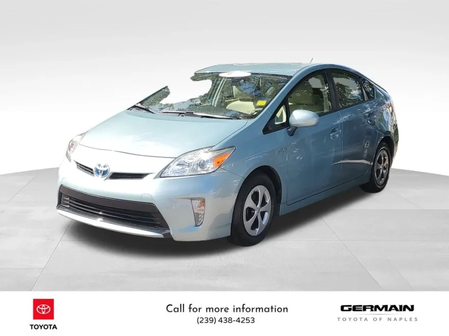2015 Toyota Prius Three photo 1