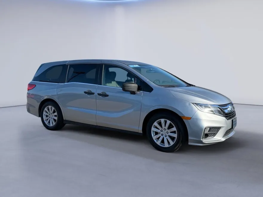 2018 Honda Odyssey LX photo 1