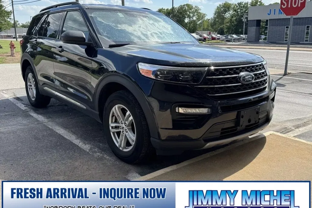 2023 Ford Explorer XLT photo 1