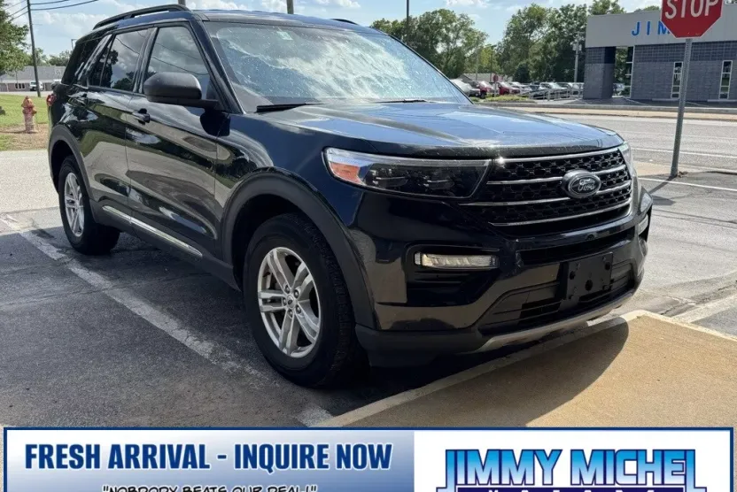 2023 Ford Explorer XLT photo 1