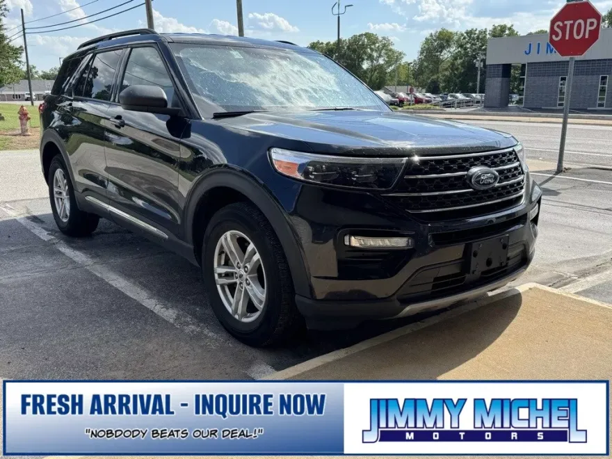 2023 Ford Explorer XLT photo 1