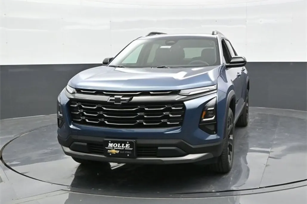 2026 Chevrolet Equinox LT photo 1