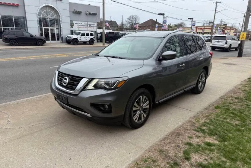 2020 Nissan Pathfinder SV photo 1