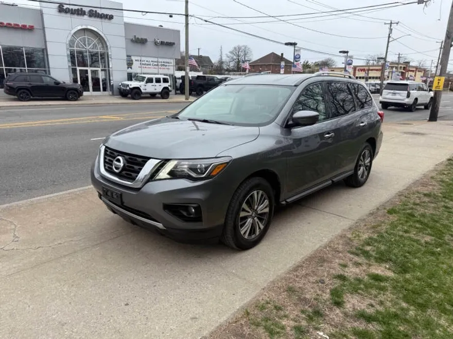 2020 Nissan Pathfinder SV photo 1