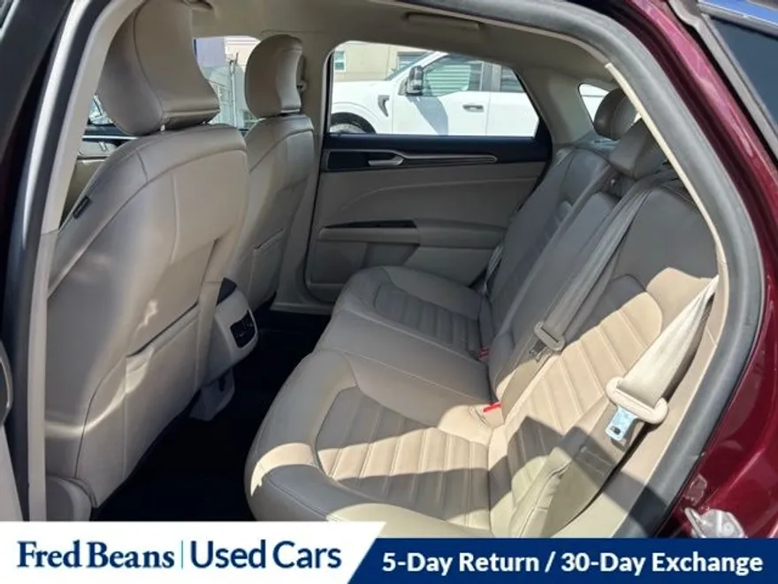 2017 Ford Fusion SE photo 1