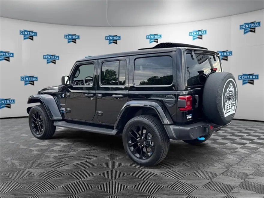 2022 Jeep Wrangler Unlimited Sahara 4xe photo 2