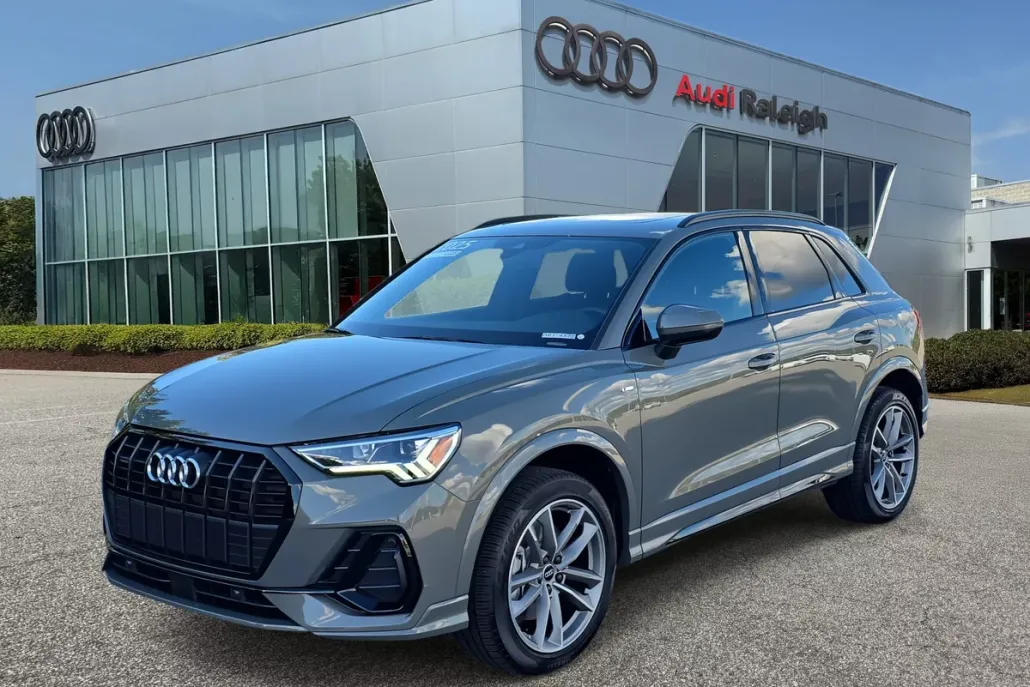 2025 Audi Q3 S line Premium photo 1