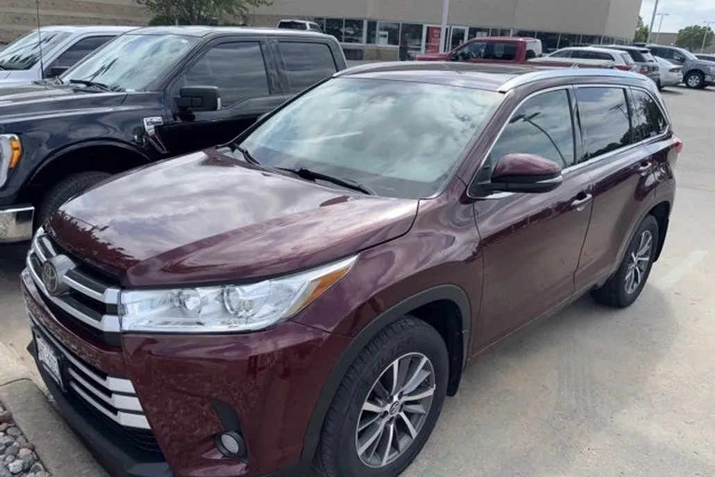 2017 Toyota Highlander XLE photo 1